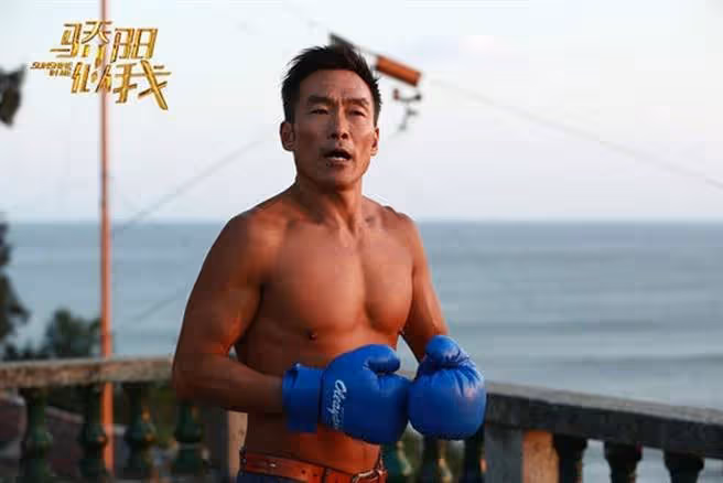 演過無數壞人!57歲資深男星「驚傳20年婚姻觸礁」 慶功宴崩潰「被老婆拒之門外」:沒想過輪到自己