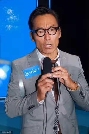 演過無數壞人!57歲資深男星「驚傳20年婚姻觸礁」 慶功宴崩潰「被老婆拒之門外」:沒想過輪到自己
