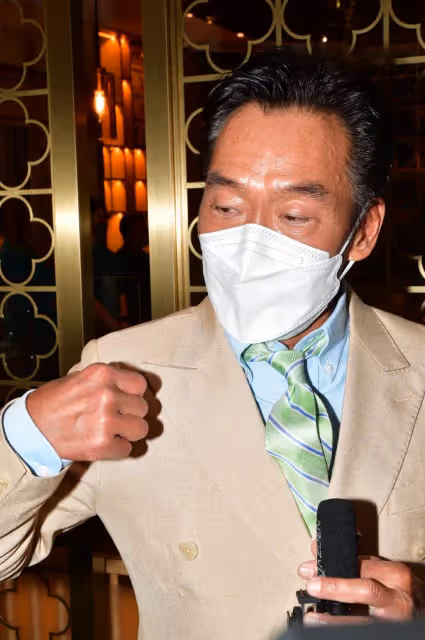 演過無數壞人!57歲資深男星「驚傳20年婚姻觸礁」 慶功宴崩潰「被老婆拒之門外」:沒想過輪到自己