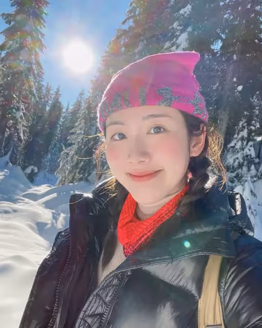 絕美學生造型 29歲華姐冠軍返回加國名校讀書
