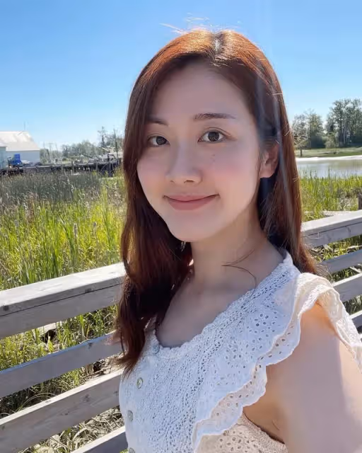 絕美學生造型 29歲華姐冠軍返回加國名校讀書