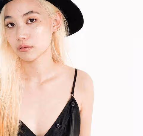 行走的人間芭比,身材顏值不得了!國外5位濃顏系女星一定要認識