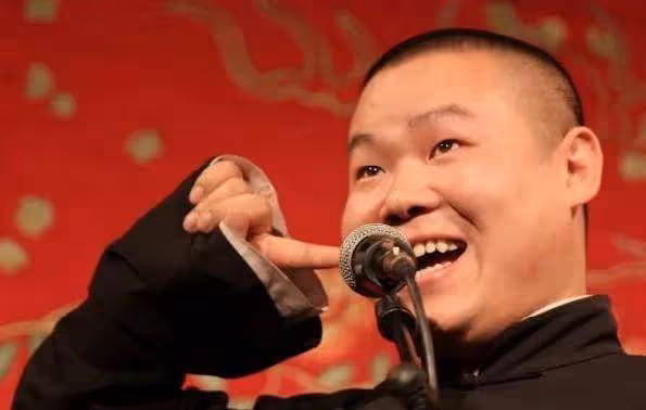 80後草根明星的奮鬥史:父親去世,忍淚登台演出