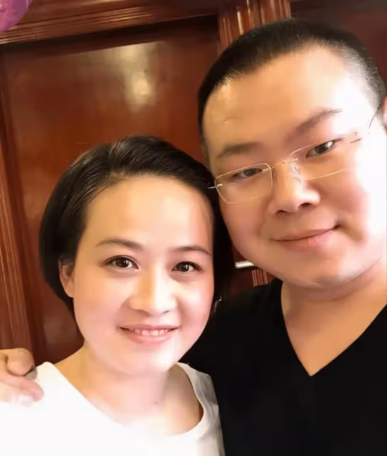 80後草根明星的奮鬥史:父親去世,忍淚登台演出