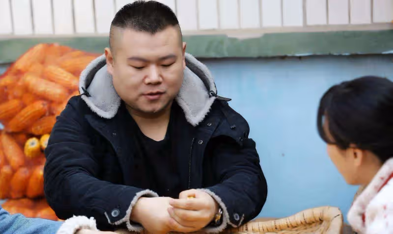 80後草根明星的奮鬥史:父親去世,忍淚登台演出