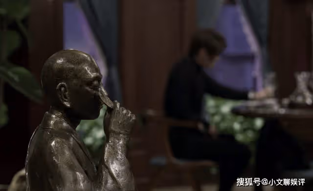 《罰罪》無法生育的趙鵬展,對金錢慾望有多強?答案藏在一個雕塑里