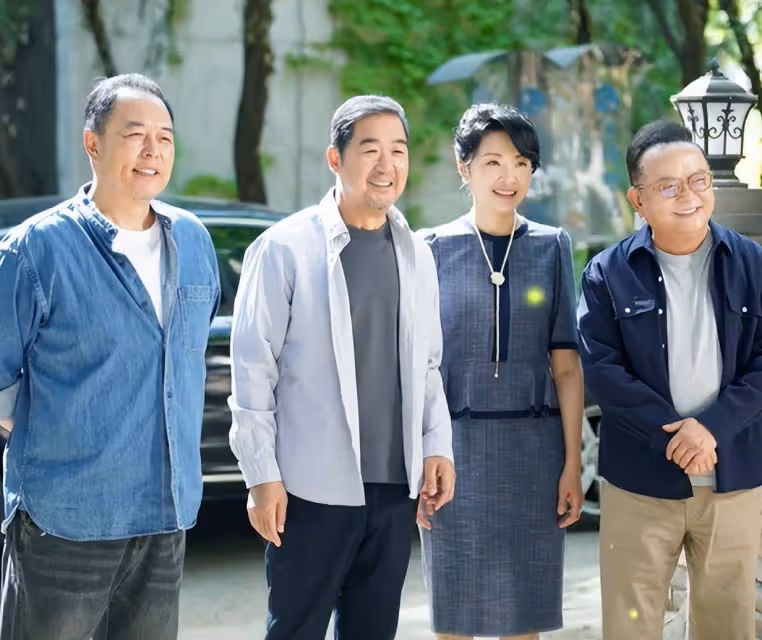 鐵三角再次合作！鑽垃圾桶探腦拍戲太搞笑了，央視周濤銀幕首秀
