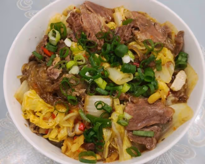 白菜牛肉燴粉絲，最快速度完成一道硬菜！