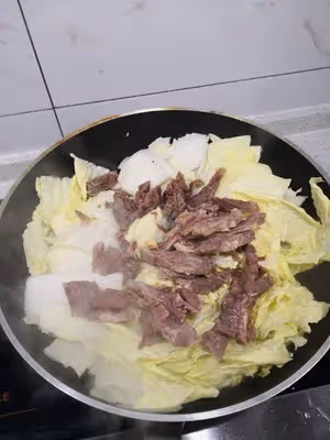 白菜牛肉燴粉絲，最快速度完成一道硬菜！