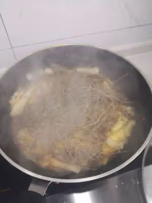 白菜牛肉燴粉絲，最快速度完成一道硬菜！