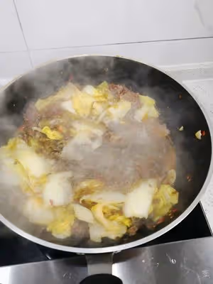 白菜牛肉燴粉絲，最快速度完成一道硬菜！