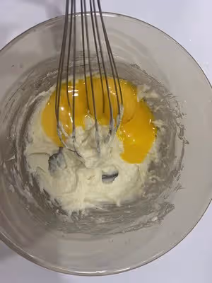 不縮不塌不掉皮的戚風紙杯蛋糕❗️秘密只有四個字