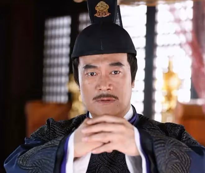 52歲王建新首次帶妻子出鏡!年輕貌美賽明星,夫妻同框被指像父女