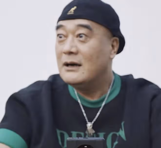 52歲王建新首次帶妻子出鏡!年輕貌美賽明星,夫妻同框被指像父女