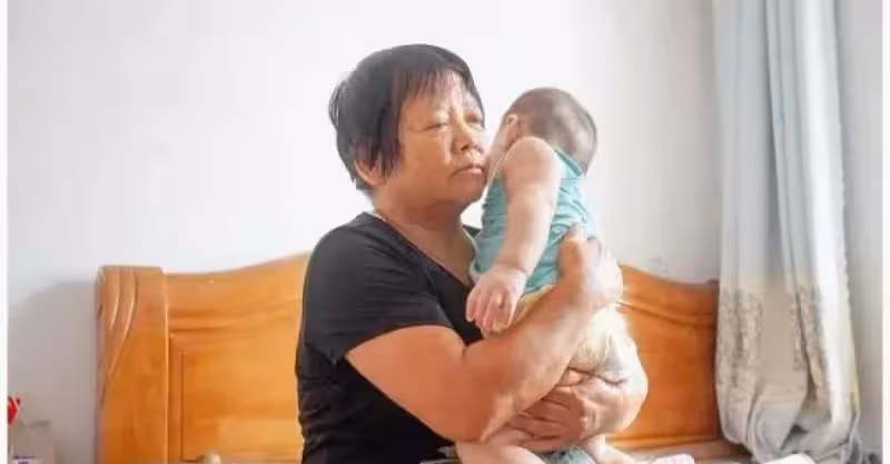 離婚10年，母親不願伺候癱瘓的父親，兒子：媽，你怎麼這麼無情