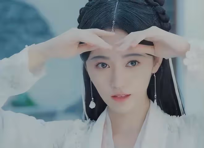 《請君》:李沁的淚溝,任嘉倫鼻子上的痣,這劇的濾鏡好真實