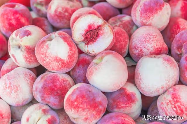 大姑每年都拿水果給我家，可是今年，母親卻生氣的說：丟垃圾桶里