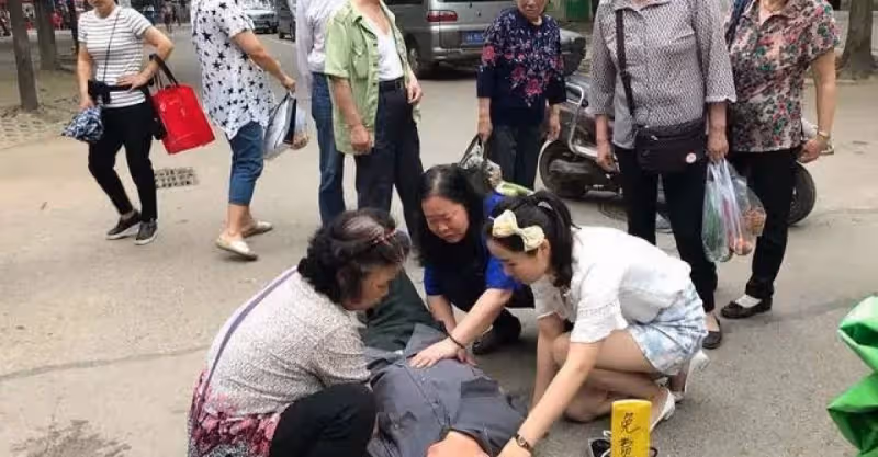 婆婆腦溢血發作，我給小姑子打電話不接，跑到她家發現正在打遊戲