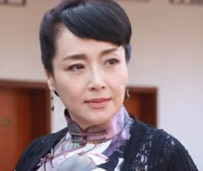 她26歲被騙兩女共侍一夫!分手後懷孕「忍痛做單親媽媽」 為女兒「嫁2婚影帝」卻又被拋棄