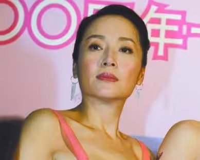 她26歲被騙兩女共侍一夫!分手後懷孕「忍痛做單親媽媽」 為女兒「嫁2婚影帝」卻又被拋棄