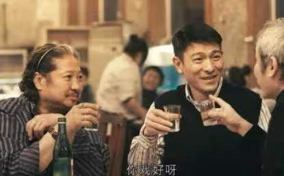 做人要懂得感恩,路才會越走越寬 !洪金寶說 : 我捧了那麼多巨星都請不動了,只剩「劉德華」,我一叫就來