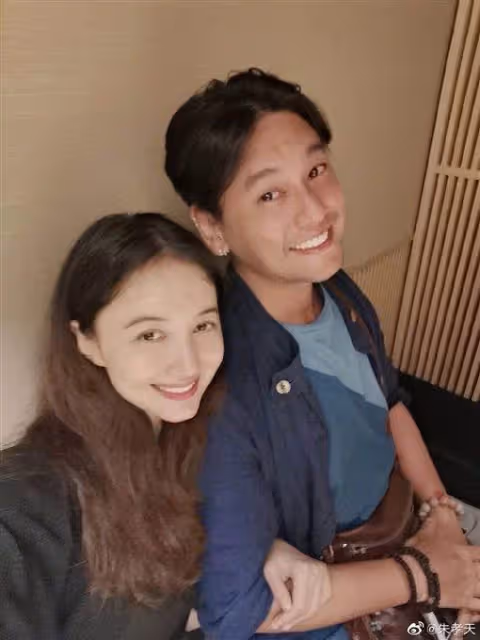 做人要懂得感恩,路才會越走越寬 !洪金寶說 : 我捧了那麼多巨星都請不動了,只剩「劉德華」,我一叫就來