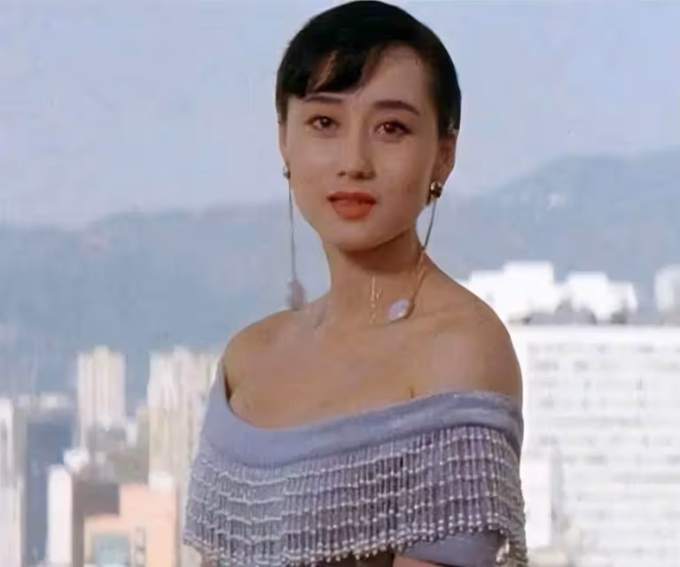 讓賭王一見鐘情,李連杰拋妻棄女送20億財產,利智有何魅力?
