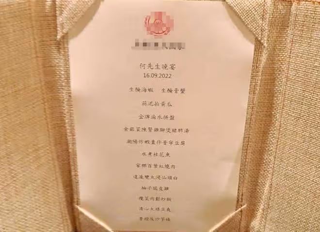 歐陽震華與妻子參加聚會!吃生腌海鮮喝酒太盡興,戴大金表顯闊氣