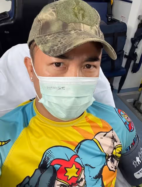44歲男星發生意外!出海遊玩被蟒蛇咬傷,已緊急送醫打破傷風針