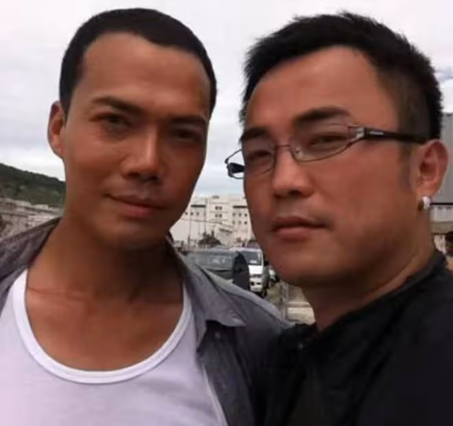 44歲男星發生意外！出海遊玩被蟒蛇咬傷，已緊急送醫打破傷風針