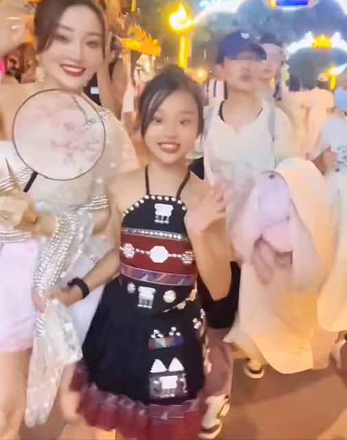 40歲李小璐又變樣!剪狗啃劉海眼大似銅鈴,頭頂稀疏髮際線堪憂