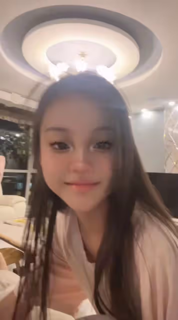 40歲李小璐又變樣!剪狗啃劉海眼大似銅鈴,頭頂稀疏髮際線堪憂