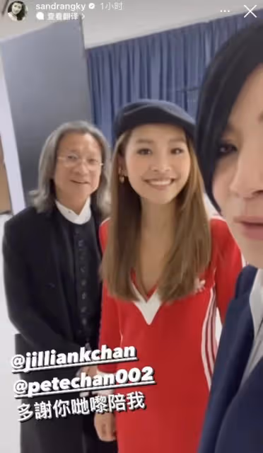 吳君如罕曬全家福!母女倆打鬧不斷似姐妹花,陳可辛貼心幫戴耳環