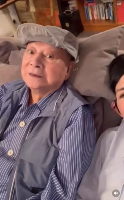吳君如罕曬全家福!母女倆打鬧不斷似姐妹花,陳可辛貼心幫戴耳環