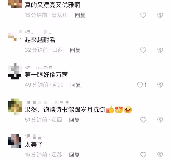 54歲周濤離開央視6年，為化妝品站台主持，白得發光甜笑似少女