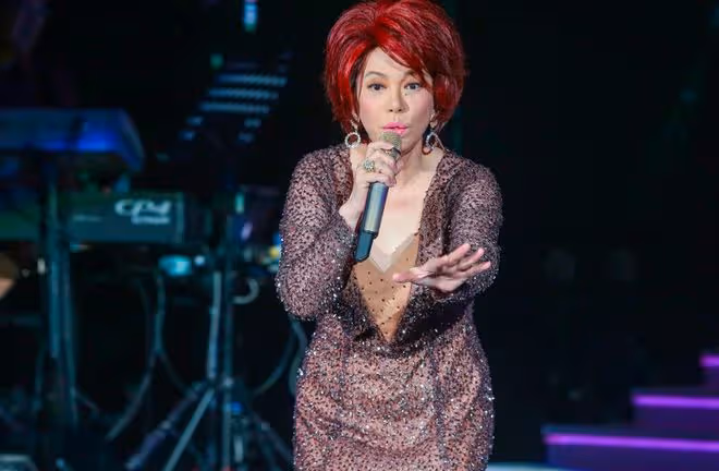 65歲蔡琴開演唱會吸金超600萬！穿深V豐滿火辣，至今單身無兒無女