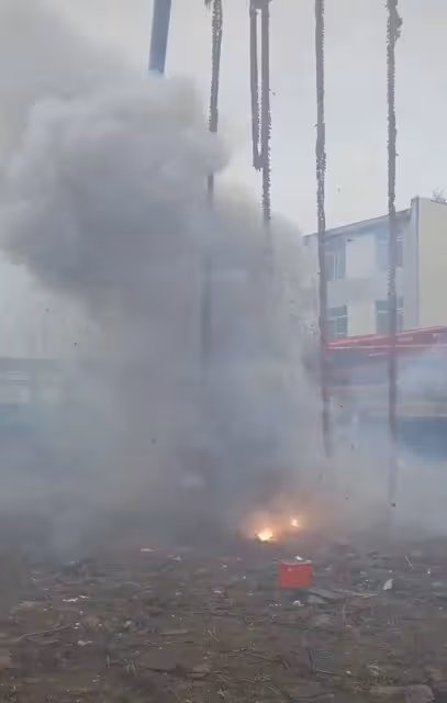 鄉愛謝廣坤惹爭議！高調蓋房子圈一大塊地皮，放禮花鞭炮濃煙滾滾