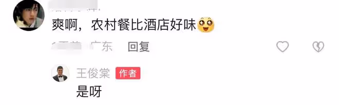 64歲港星現身內地農村吃席，穿69元上衣無人識，忙前忙後沒架子