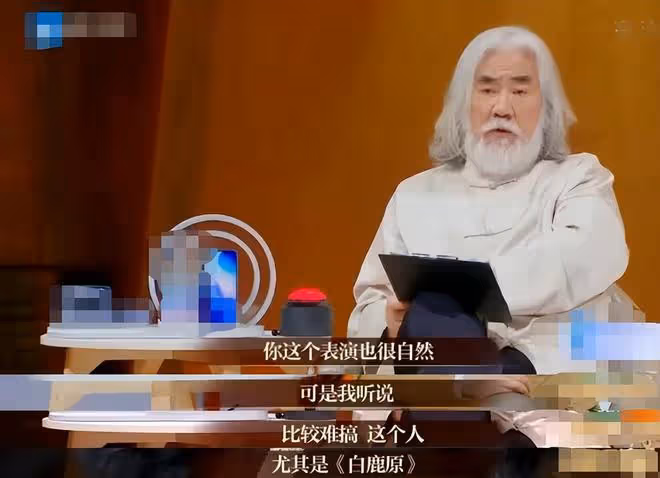 知名演員拍戲血漿澆頭淋暴雨，肥皂洗三天才洗凈，曾陷耍大牌爭議