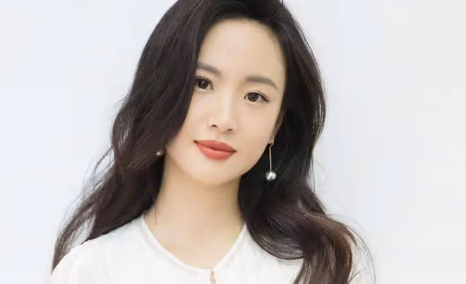 知名演員拍戲血漿澆頭淋暴雨，肥皂洗三天才洗凈，曾陷耍大牌爭議