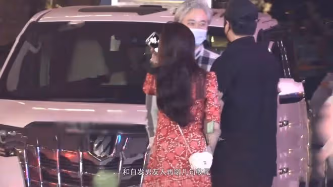 陳思誠曝新戀情！與美女當眾擁抱牽手，女方長腿吸睛顏值不輸明星