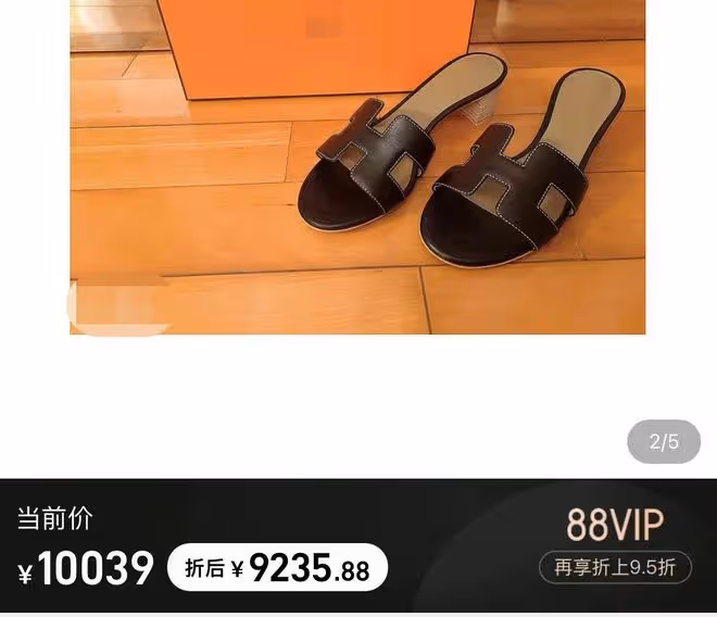 張國立夫婦現身大牌聚會，吃日料喝到臉通紅，鄧婕精緻穿萬元拖鞋