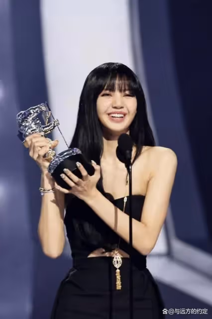 25歲創造K-POP歷史，Lisa——天生為舞台而生的人