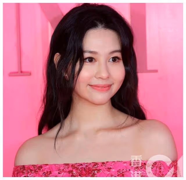 香港知名星二代曬完美身材，積極融入名流圈後，現狀如何？