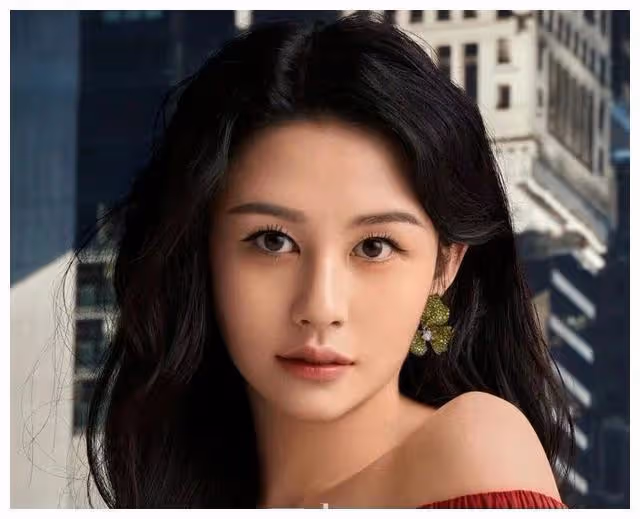 香港知名星二代曬完美身材，積極融入名流圈後，現狀如何？