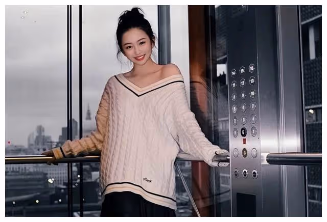 香港知名星二代曬完美身材，積極融入名流圈後，現狀如何？