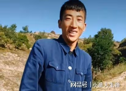 繼湯唯唯、李則則後，農村娃寶軍再撩女網紅二美，直播間豪刷煙花
