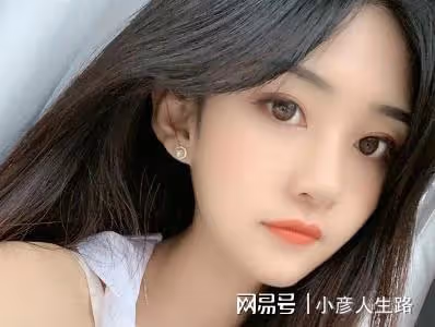繼湯唯唯、李則則後，農村娃寶軍再撩女網紅二美，直播間豪刷煙花