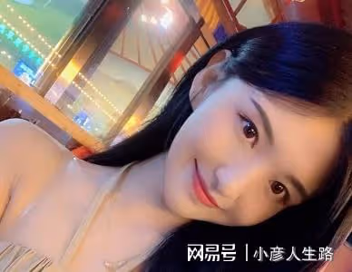 繼湯唯唯、李則則後，農村娃寶軍再撩女網紅二美，直播間豪刷煙花