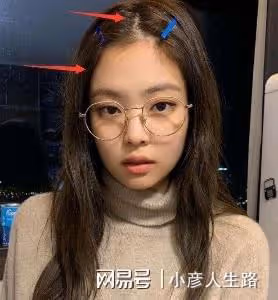 金泰亨參加粉墨新專試聽會?和Jennie互拍祈福親額頭,公司也發愁